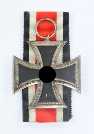  Eisernes Kreuz 2. Klasse 1939, Variante mit der runden "3", Deschler & Sohn, München - Militaria-Berlin