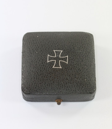  Etui Eisernes Kreuz 1. Klasse 1939, gewölbter Deckel - Militaria-Berlin