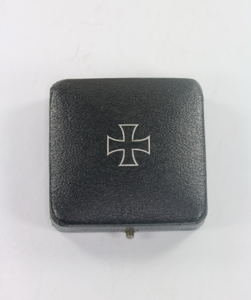  Etui Eisernes Kreuz 1. Klasse 1939, gewölbter Deckel - Militaria-Berlin