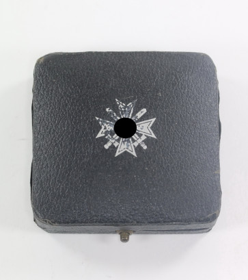  Etui Kriegsverdienstkreuz 1. Klasse mit Schwertern, Kerbach & Oesterheld Dresden A1, mit Hakenkreuz - Militaria-Berlin