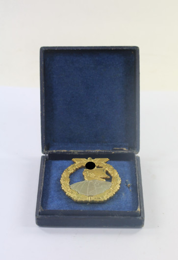  Hilfskreuzer Kriegsabzeichen, C. E. Juncker, Berlin, im Etui - Militaria-Berlin