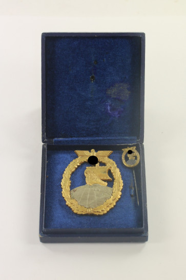  Hilfskreuzer Kriegsabzeichen, C.E. Juncker Berlin, im Etui mit 16-MM Miniatur - Militaria-Berlin