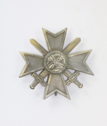  Kriegsverdienstkreuz 1. Klasse mit Schwertern, Hst. 4 1957 Umbau - Militaria-Berlin