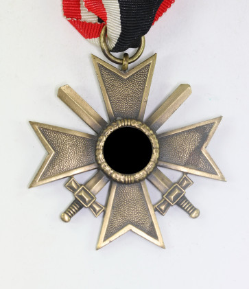  Kriegsverdienstkreuz 2. Klasse mit Schwertern, ohne Hersteller (Buntmetall) - Militaria-Berlin