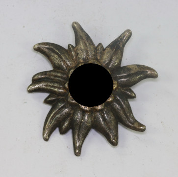  Mützenabzeichen Edelweiß, S.A. Gruppe Hochland RZM M1/ 3 (Max Kremhelmer, München) - Militaria-Berlin