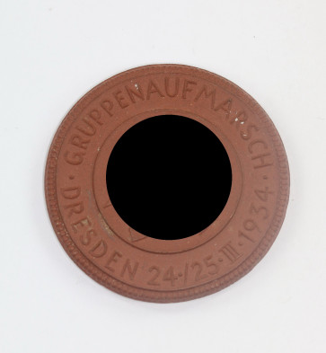  Meißen Plakette, SA Gruppenaufmarsch Dresden - Der SA Mann ist Revolutionär! Er ist stark in der Liebe und stark im Hass - Militaria-Berlin