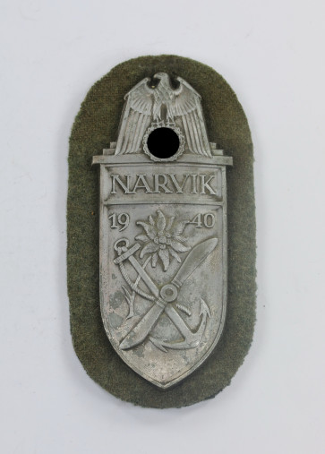  Narvik Schild auf Heeresstoff, C.E. Juncker, Berlin (Zink) - Militaria-Berlin