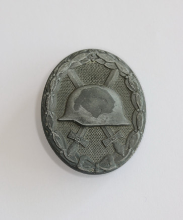  Verwundetenabzeichen in Silber, Hst. 107, Kriegsgefangenschaft (!) - Militaria-Berlin