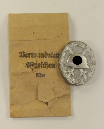  Verwundetenabzeichen in Silber, in Verleihungstüte Hauptmünzamt Wien 40 - Militaria-Berlin