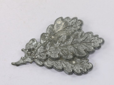  Wehmacht Heer, Eichenlaub für Feldmütze M43 Jägertruppe (Zink) - Militaria-Berlin