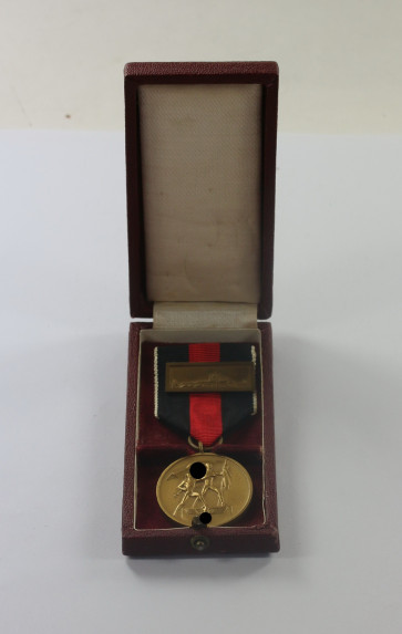  Anschlußmedaille Sudetenland (1. Oktober 1938), mit Spange Pragerburg, im Etui - Militaria-Berlin