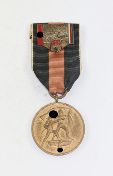  Anschlußmedaille Sudetenland (1. Oktober 1938), Pin Prag Praha - Militaria-Berlin