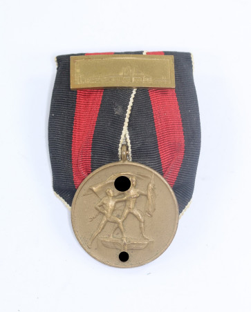Anschlußmedaille Sudetenland, mit Spange Pragerburg, an Einzelspange - Militaria-Berlin