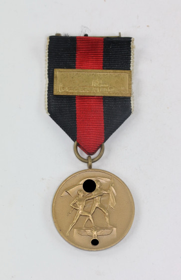 Anschlußmedaille Sudetenland, mit Spange Pragerburg (Künstlersignatur H.C.) - Militaria-Berlin