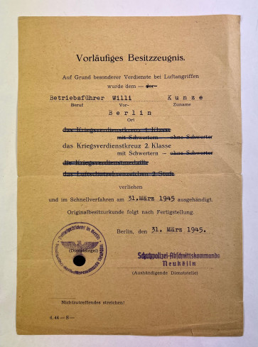 Besitzzeugnis Kriegsverdienstkreuz an einen Zivilisten (1945) - Militaria-Berlin