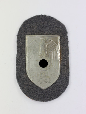 Cholmschild auf Luftwaffenstoff, "Short M" "Cholm 1942" - Militaria-Berlin