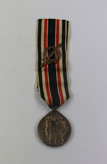 Deutsche Ehrendenkmünze des Weltkrieges mit Kampfabzeichen  - Militaria-Berlin