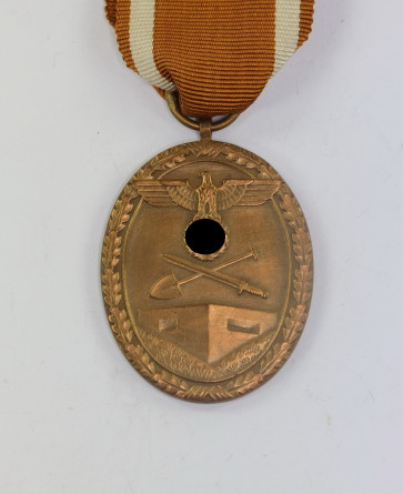 Deutsches Schutzwall-Ehrenzeichen, Buntmetall - Militaria-Berlin
