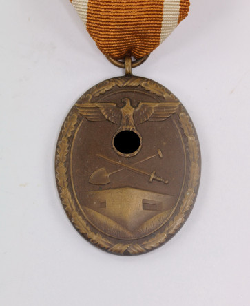 Deutsches Schutzwall-Ehrenzeichen, Buntmetall - Militaria-Berlin