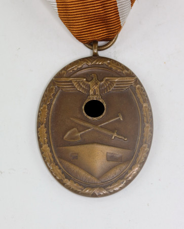 Deutsches Schutzwall Ehrenzeichen - Für Arbeit zum Schutze Deutschlands - Militaria-Berlin