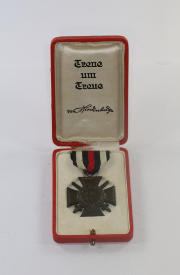  Ehrenkreuz für Frontkämpfer, im roten Etui - Treue um Treue von Hindenburg - Militaria-Berlin