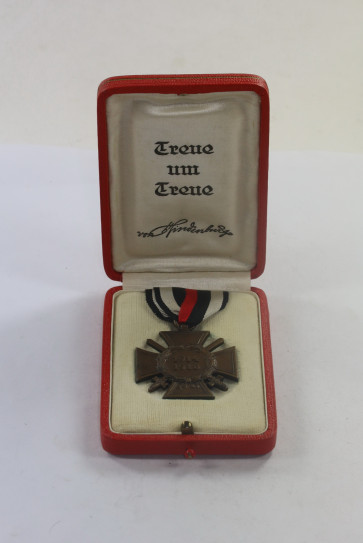 Ehrenkreuz für Frontkämpfer, im roten Etui Treue um Treue - Militaria-Berlin