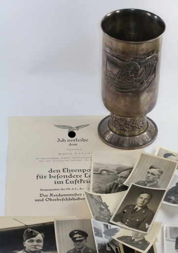 Ehrenpokal für besondere Leistungen in Luftkrieg, Silber, mit Urkunde 1940 verliehen (!) - Militaria-Berlin