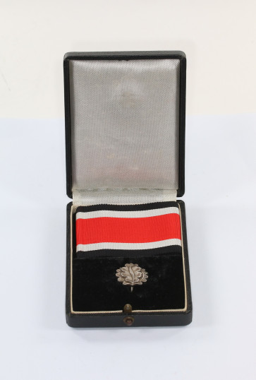 Eichenlaub zum Ritterkreuz des Eisernen Kreuzes, Hst. 21 900, im Etui - Militaria-Berlin