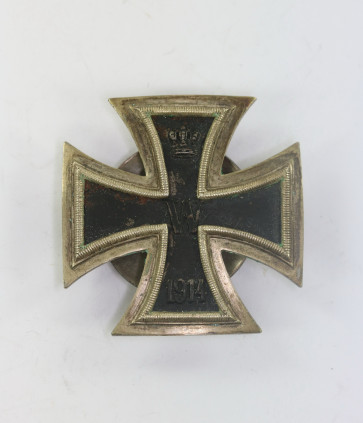  Eisernes Kreuz 1. Klasse 1914, in der Form von 1939, an Platte und Schraube, Hst. L/12 (C.E. Juncker, Berlin) - Militaria-Berlin