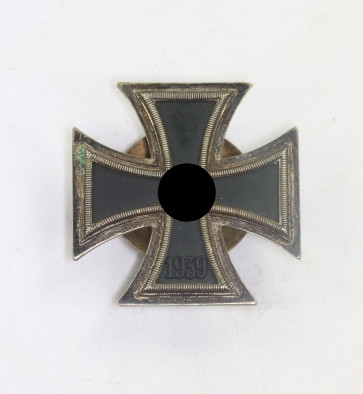 Eisernes Kreuz 1. Klasse 1939, C.E. Juncker, an Scheibe und Mutter, magnetisch (!) - Militaria-Berlin