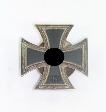  Eisernes Kreuz 1. Klasse 1939, C.E. Juncker,  mit Scheibe und Mutter, mehrteilig und magnetisch - Militaria-Berlin