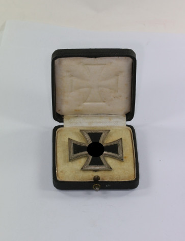 Eisernes Kreuz 1. Klasse 1939, Freidrich Orth, nicht magnetisch, im Etui - Militaria-Berlin