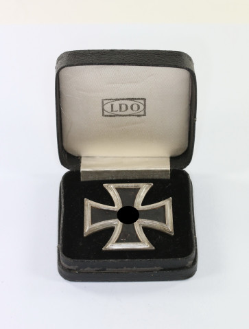 Eisernes Kreuz 1. Klasse 1939, Hst. 20 und L/52, im LDO Etui - Militaria-Berlin