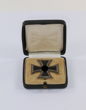 Eisernes Kreuz 1. Klasse 1939, Hst. 65, im Etui - Militaria-Berlin