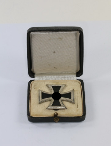 Eisernes Kreuz 1. Klasse 1939, Hst. L/11, im Etui - Militaria-Berlin