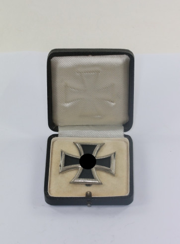  Eisernes Kreuz 1. Klasse 1939, Hst. 11 (!) (Deumer), im LDO Etui, 1. Form, L/11 - Militaria-Berlin