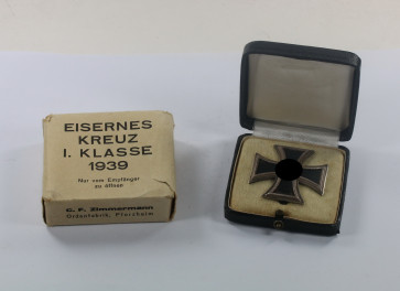 Eisernes Kreuz 1. Klasse 1939, Hst. 20, im Etui, mit Umkarton, C.F. Zimmermann Ordenfabrik, Pforzheim - Militaria-Berlin
