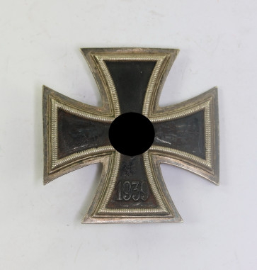 Eisernes Kreuz 1. Klasse 1939, Hst. 26 (B.H. Mayer, Pforzheim) - Militaria-Berlin
