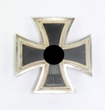 Eisernes Kreuz 1. Klasse 1939, Hst. 26 (B.H, Mayer, Pforzheim) - Militaria-Berlin