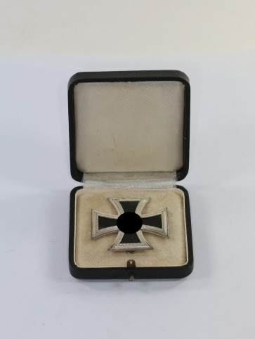 Eisernes Kreuz 1. Klasse 1939, Hst. 3, im Etui - Militaria-Berlin