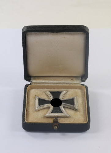 Eisernes Kreuz 1. Klasse 1939, Hst. 4 (Steinhauer & Lück, Lüdenscheid), im Etui - Militaria-Berlin