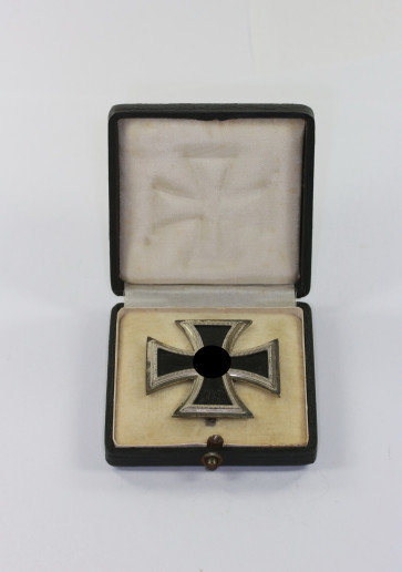  Eisernes Kreuz 1. Klasse 1939, Hst. 4 und L/16, im Etui - Militaria-Berlin