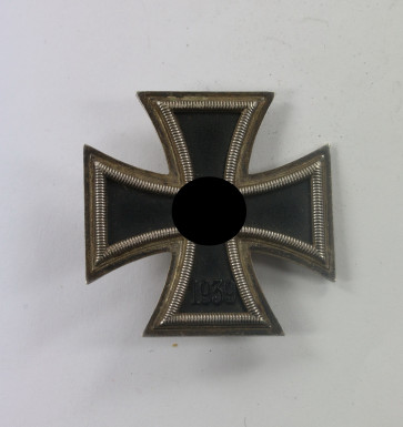  Eisernes Kreuz 1. Klasse 1939, Hst. 6. (Fritz Zimmermann, Stuttgart), mit Trägerritzung - Militaria-Berlin