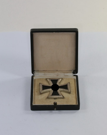Eisernes Kreuz 1. Klasse 1939, Hst. 6., im Etui - Militaria-Berlin