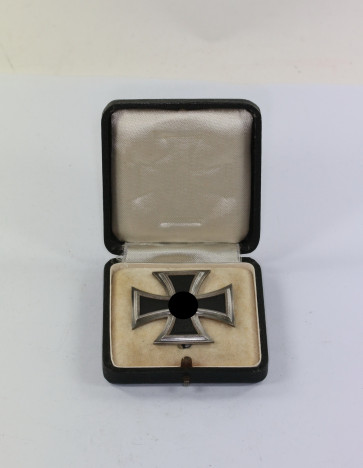 Eisernes Kreuz 1. Klasse 1939, Hst. 65, im Etui - Militaria-Berlin