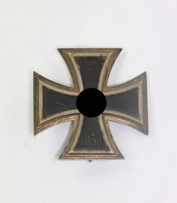 Eisernes Kreuz 1. Klasse 1939, Hst. 65 (Klein & Quenzer, Oberstein) - Militaria-Berlin