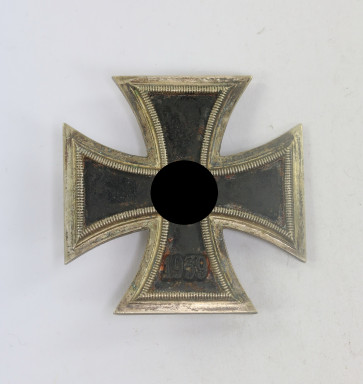  Eisernes Kreuz 1. klasse 1939, Hst. 7 (Paul Meybauer, Berlin) - Militaria-Berlin