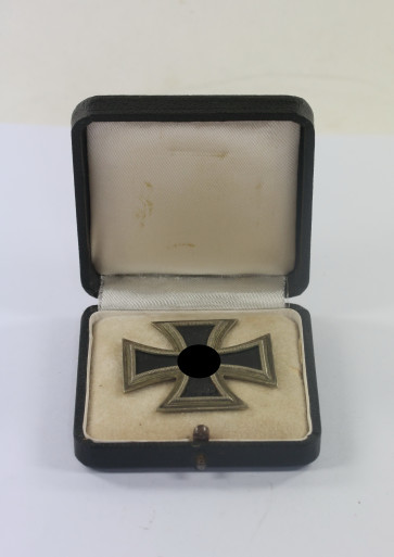 Eisernes Kreuz 1. Klasse 1939, Hst. 7 (Paul Meybauer, Berlin), im Etui - Militaria-Berlin