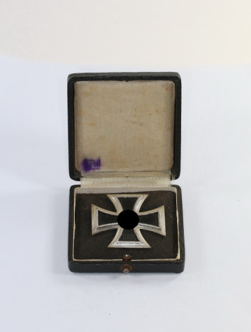 Eisernes Kreuz 1. Klasse 1939, Hst. L/11, im LDO Etui L/11 - Militaria-Berlin