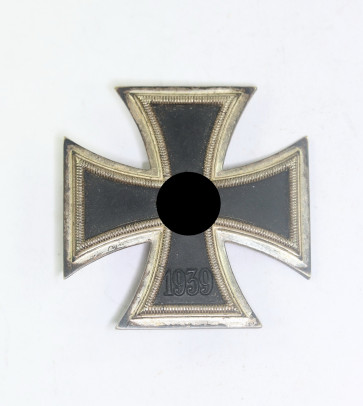 Eisernes Kreuz 1. Klasse 1939, Hst. L/11, ohne Kasten (!) (Wilhelm Deumer, Lüdenscheid) - Militaria-Berlin